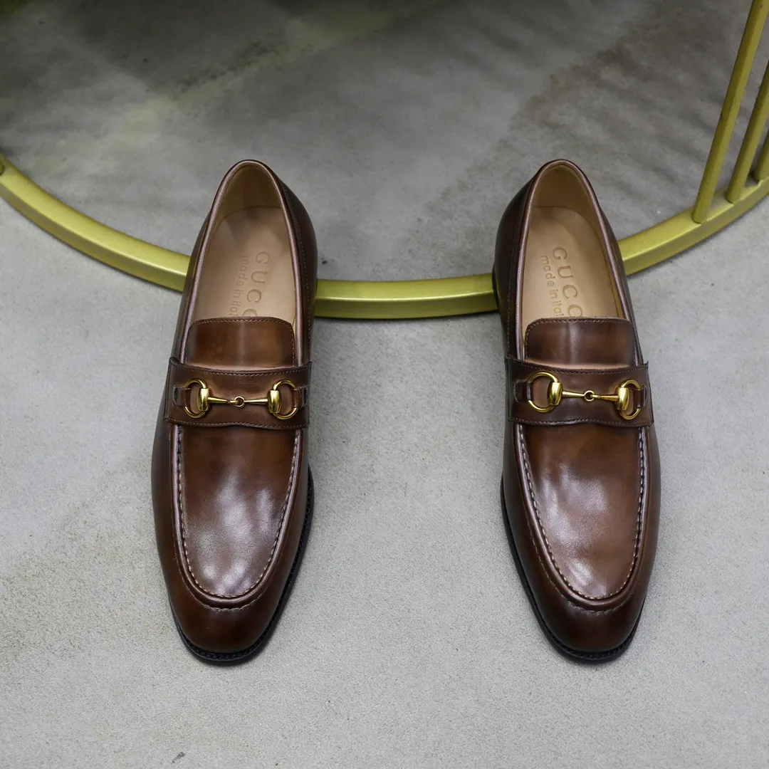 Men's shoes: 250🙅‍♂️🙅‍♂️🙅‍♂️Niuli Brand: GUCCI Size: 38-44 (45 can be customized) Level: Counter classic Material: Original soft cowhide upper Comfortable cowhide lining Original lightweight outsole Style category: Business casual footwear Driving leather shoes Color: Actual picture color